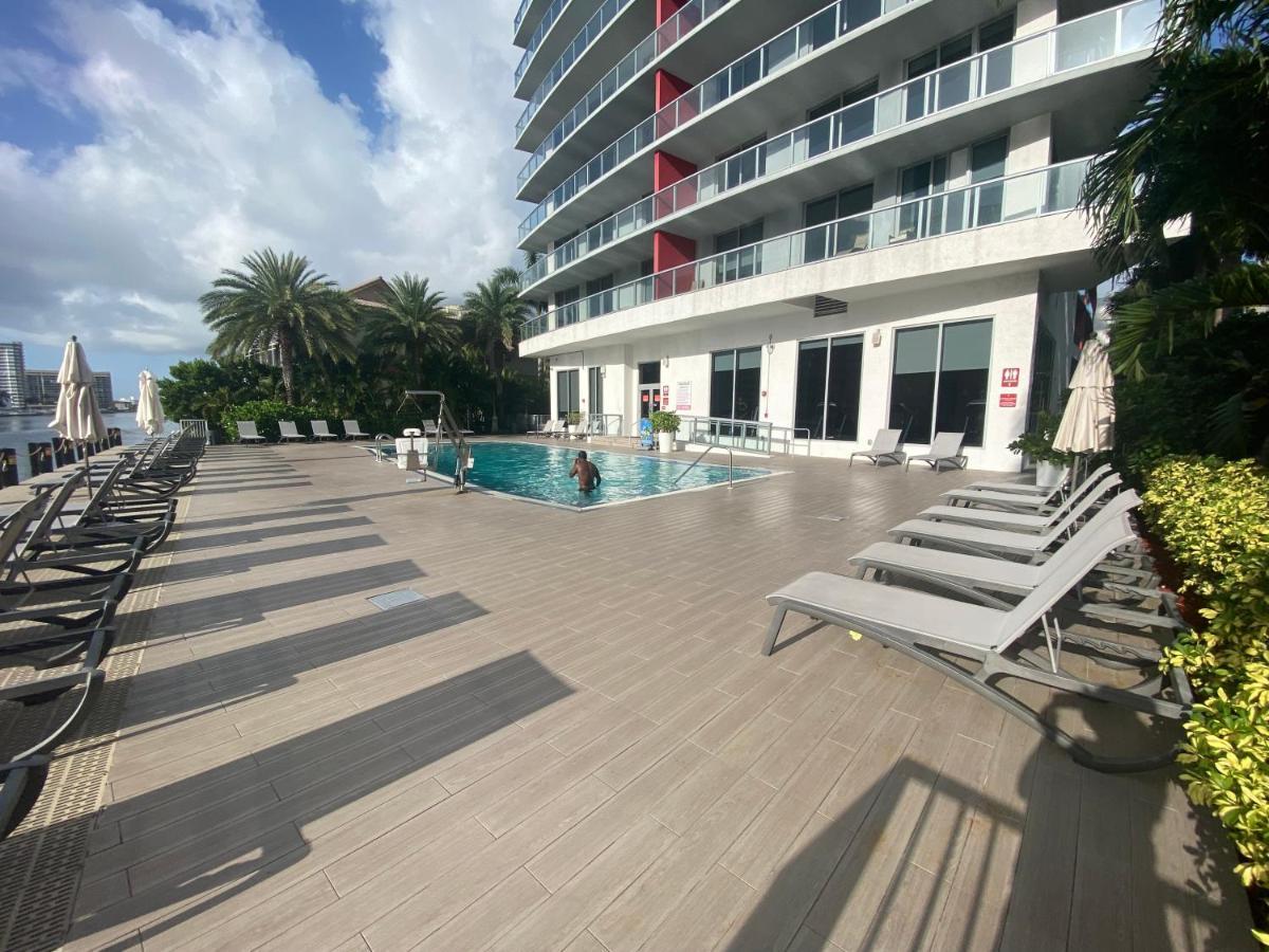 Studio In Hallandale 2 Beds Hallandale Beach Eksteriør bilde